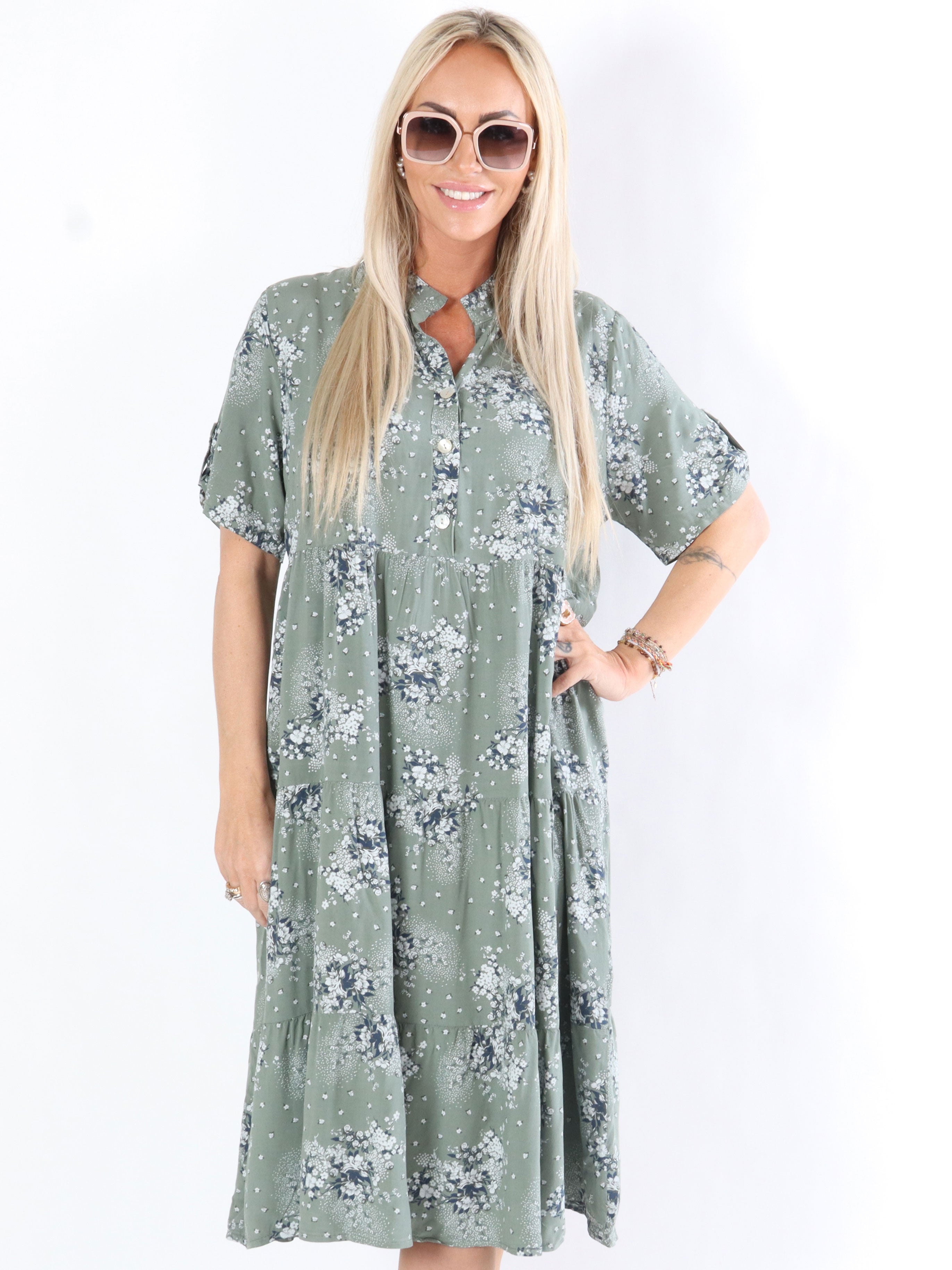 Kendra - Klänning med blommönster och korta ärmar